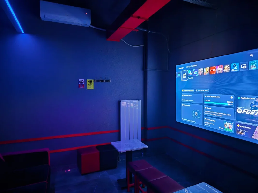 Halkalı PS5 oyun salonu VIP oda geniş açı görünüm
